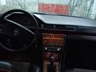 Mercedes Series (W124) foto 6