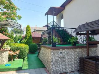 Vind casa cu 2 etaje in Ialoveni