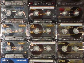 Аудиокассеты видеокассеты аудиодиски виниловые пластинки audio-cd DVD mp3 vinil