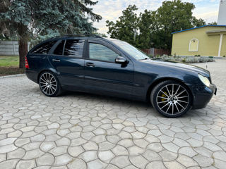 Mercedes C-Class foto 2