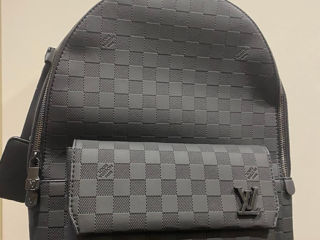 Vând Louis Vuitton