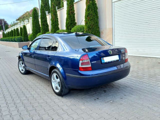 Skoda Superb foto 2