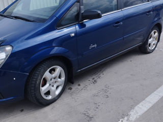 Opel Zafira foto 2