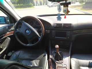 BMW 5 Series foto 3