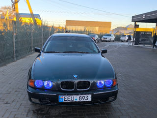 BMW 5 Series foto 3