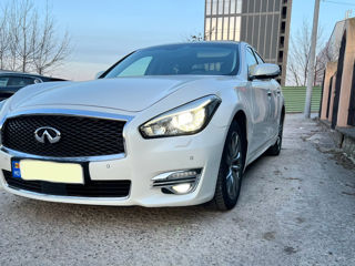 Infiniti Q70