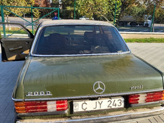 Mercedes Series (W123) foto 3