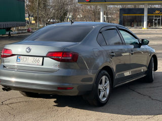 Volkswagen Jetta foto 4