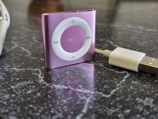 Se vinde Apple iPod Shuffle 4th Generation (A1373) 2GB roz foto 3