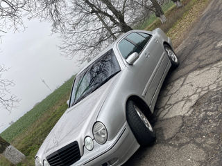 Mercedes E-Class foto 2