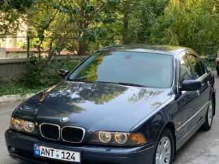 BMW 5 Series foto 1