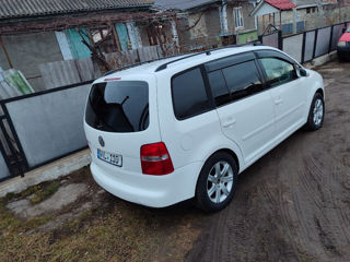 Volkswagen Touran foto 3