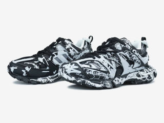 Balenciaga Track Graffiti Black/White Unisex foto 1