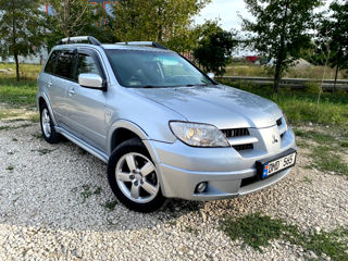 Mitsubishi Outlander foto 2