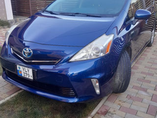 Toyota Prius v