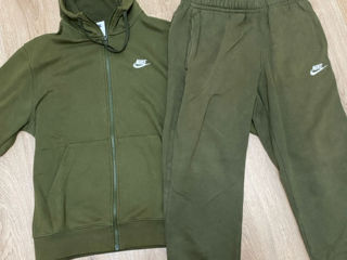 Costum verde Nike