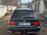 BMW 5 Series foto 4