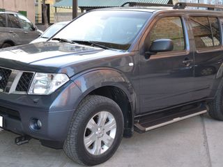 Nissan Pathfinder foto 2