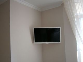 Установка телевизоров на стену. Instalare televizor pe perete. Montare televizor pe perete. foto 3