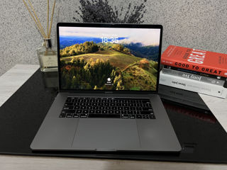 MacBook Pro 15, 2018/2019, A1990/ i7 8gen/ 16gb RAM/ 256gb SSD/ Radeon Pro 555X/ 390 cicluri