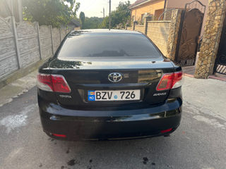 Toyota Avensis foto 8