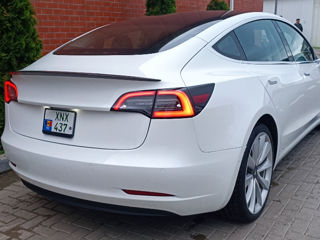 Tesla Model 3 foto 3