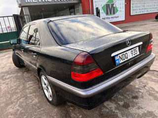 Mercedes C-Class foto 4