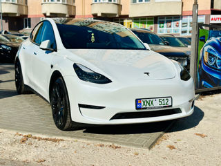 Tesla Model Y foto 3