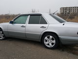 Mercedes Series (W124) foto 2