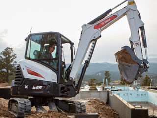 Servicii de terasament bobcat excavator foto 8