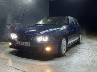 BMW 5 Series foto 3