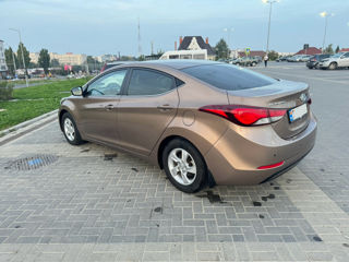 Hyundai Elantra foto 2