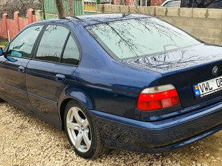 BMW 5 Series foto 3