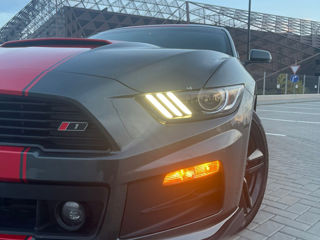 Ford Mustang foto 1