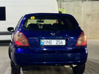 Nissan Almera foto 3