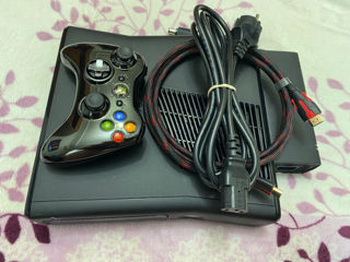 Xbox 360 S (прошивка Freeboot - 139 топовых игр). В отличном состоянии. фото 0