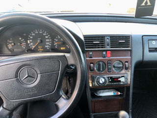 Mercedes C-Class foto 6