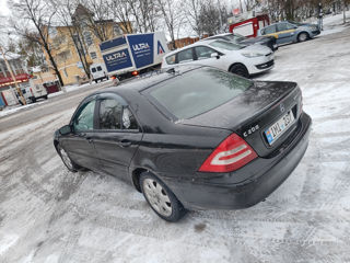 Mercedes C-Class foto 2