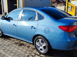 Hyundai Elantra foto 2