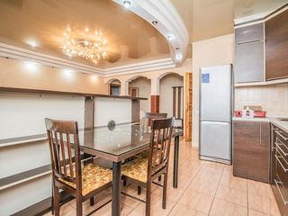 Apartament cu 3 camere, 140 m², Centru, Chișinău foto 4