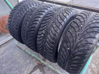 Продам 4 ската 215/55/R16 goodyear M+S с дисками от автомобиля skoda