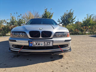 BMW 5 Series foto 3