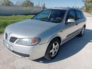 Nissan Almera foto 1