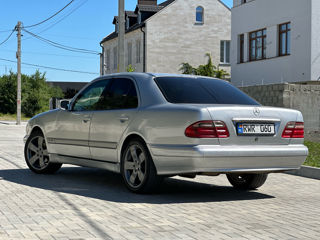 Mercedes E-Class foto 5