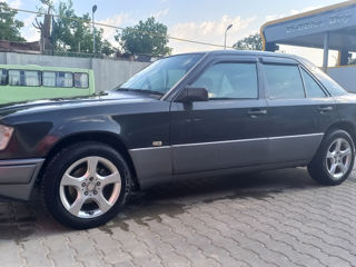 Mercedes Series (W124)