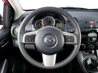 Mazda 2 foto 1