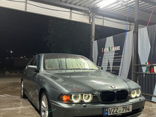 BMW 5 Series foto 3