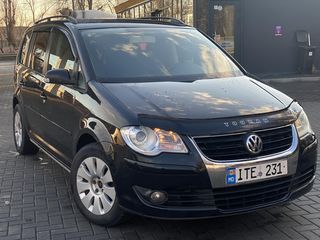 Volkswagen Touran foto 4