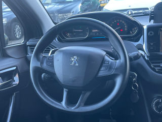 Peugeot 208 foto 8