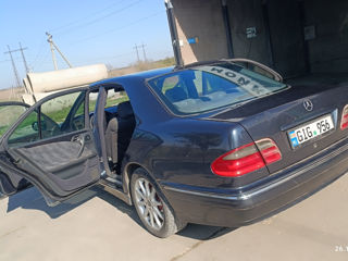 Mercedes E-Class foto 2